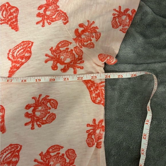 Pink Graphic T-Shirt with Red Crab Pattern - Picture 4 of 8